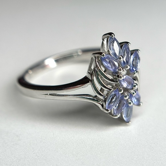 “Twinkling Beyond” Truly Divine Tanzanite Ring! 💎 - SIZE (8) - Picture 8 of 9
